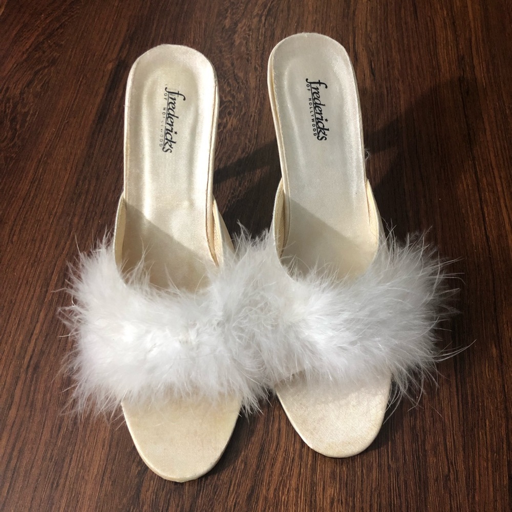 🌻SOLD🌻 Federick’s of Hollywood white marabou